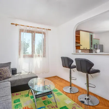 3 Bedroom Cozy In Сasa de vacaciones Veprinac