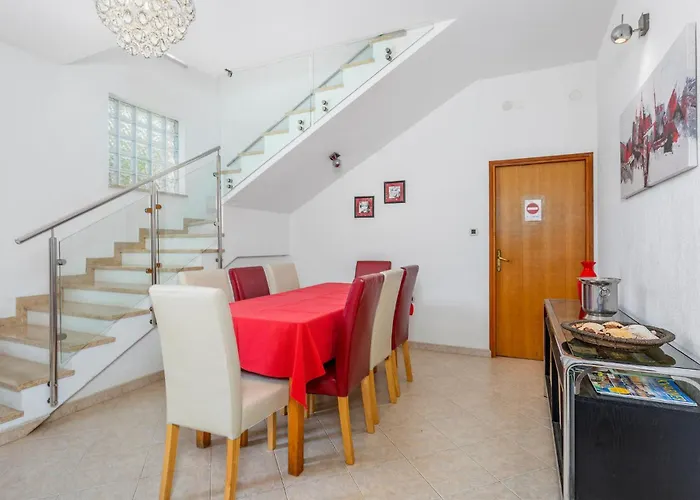 3 Bedroom Cozy In Veprinac