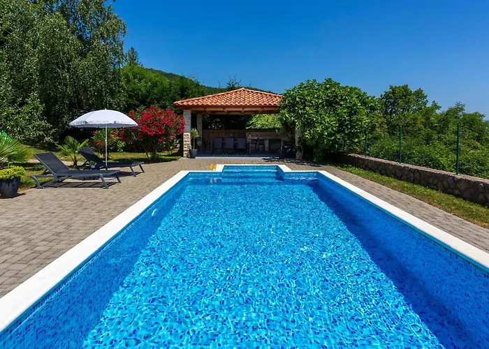 3 Bedroom Cozy In Σπίτι διακοπών Veprinac