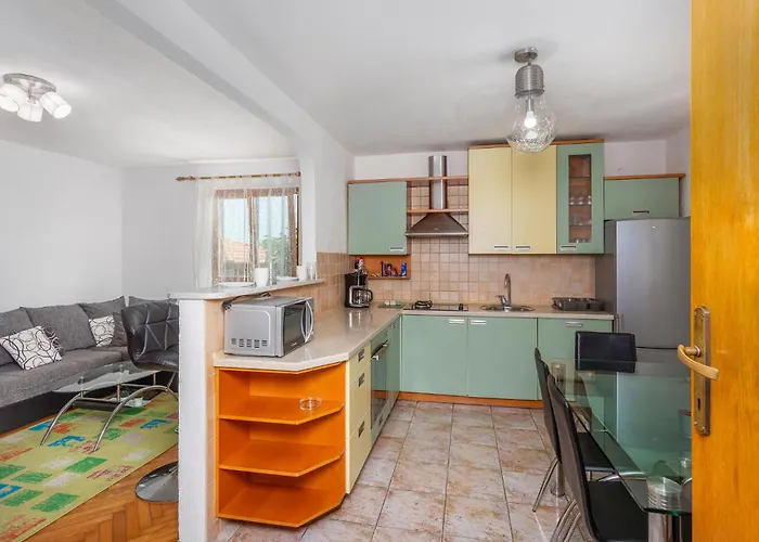 3 Bedroom Cozy In Veprinac