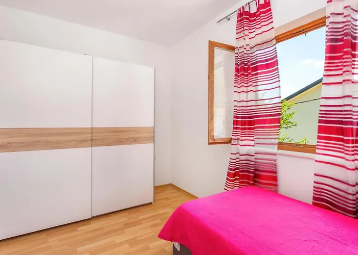 3 Bedroom Cozy In Veprinac