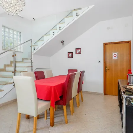 Pet Friendly In Veprinac