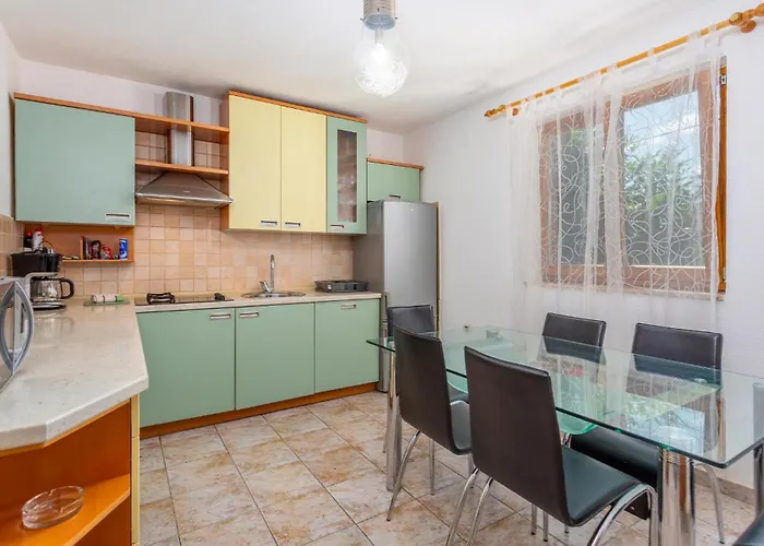 3 Bedroom Cozy Home In Veprinac *